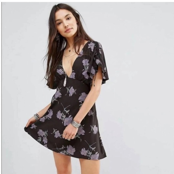 Free People Dresses & Skirts - Free People Melanie Night Flutter Sleeve Dress. Size 2.